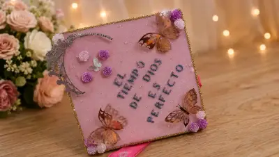 Birrete de Graduación Personalizado con Corona y Diamantes - miniatura 3