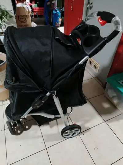 Coche para MASCOTA negro serrado por completo - miniatura 1