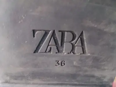 Chaqueta de cuero rosada y otras prendas - miniatura 3