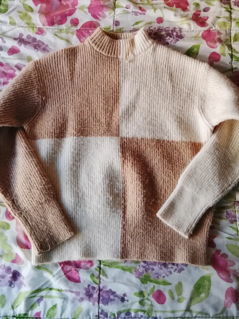 Chaqueta de cuero rosada y otras prendas - 5