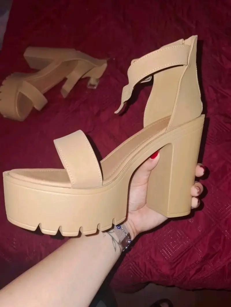 Sandalias de tacón alto color beige con plataforma - 4
