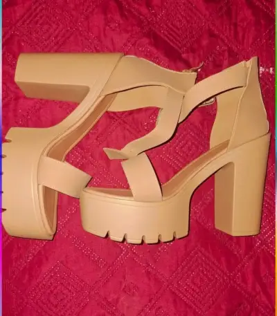 Sandalias de tacón alto color beige con plataforma - miniatura 5