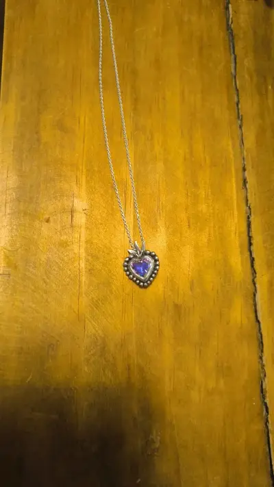 Collar con dije de corazón morado - miniatura 1