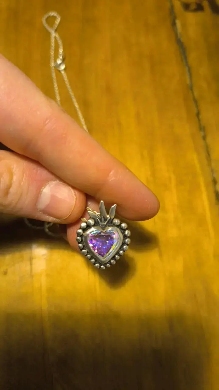 Collar con dije de corazón morado - 2