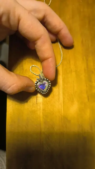 Collar con dije de corazón morado - miniatura 3