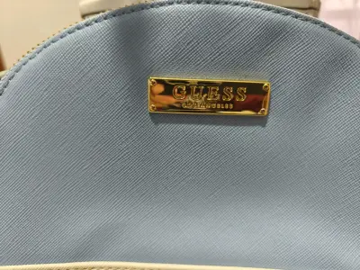 Cartera Guess azul con cadena dorada - miniatura 1