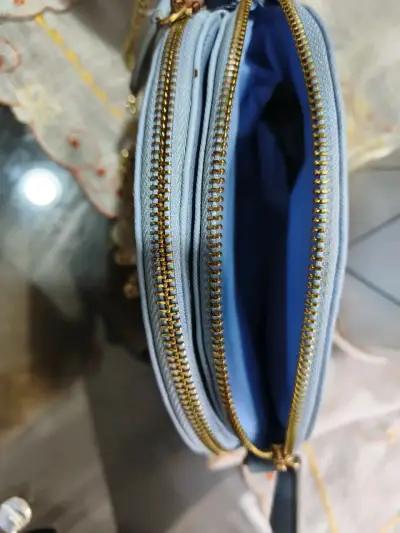 Cartera Guess azul con cadena dorada - miniatura 5