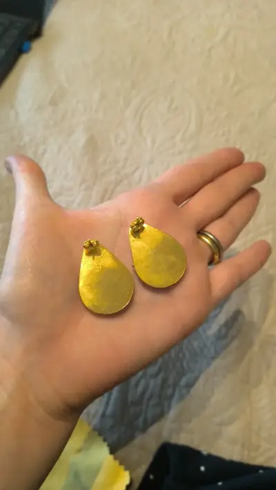 Aros dorados con cristales brillantes - miniatura 2