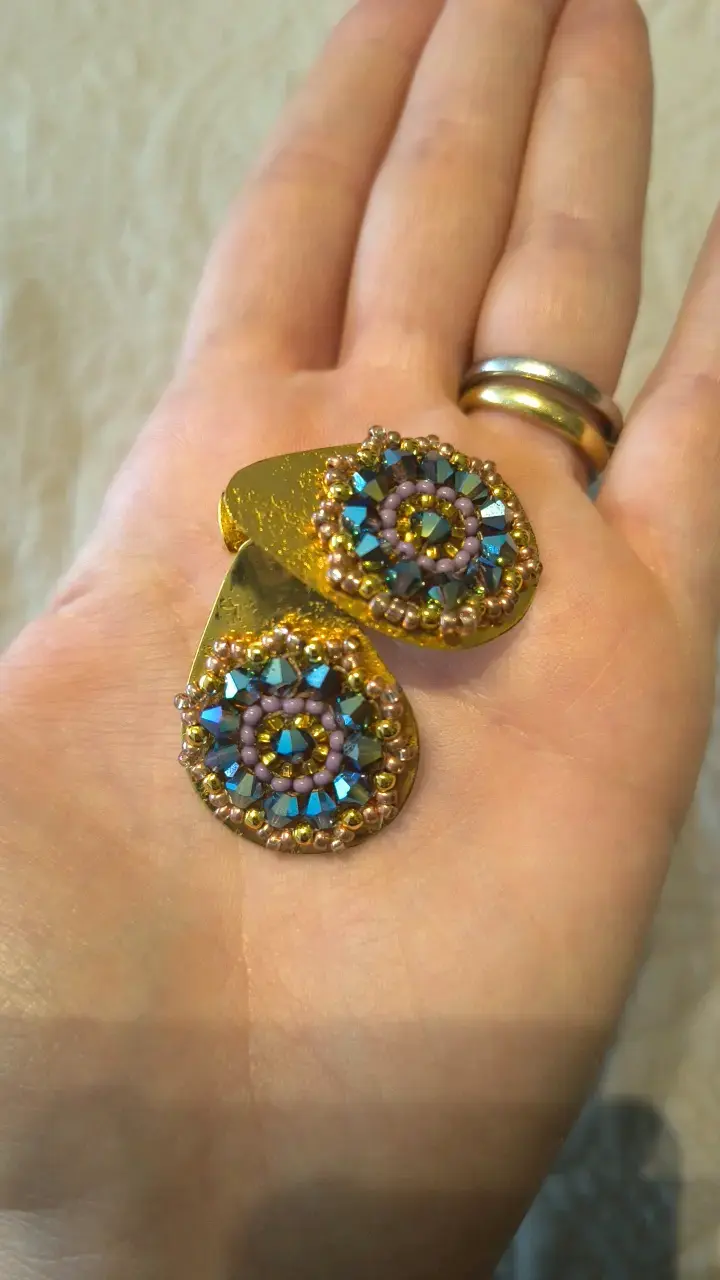 Aros dorados con cristales brillantes - 4