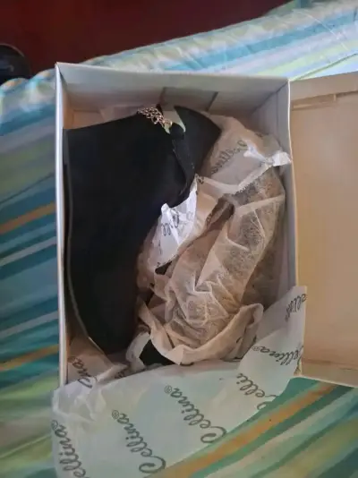 Zapatos de tacón negro con plataforma y cadena - miniatura 4
