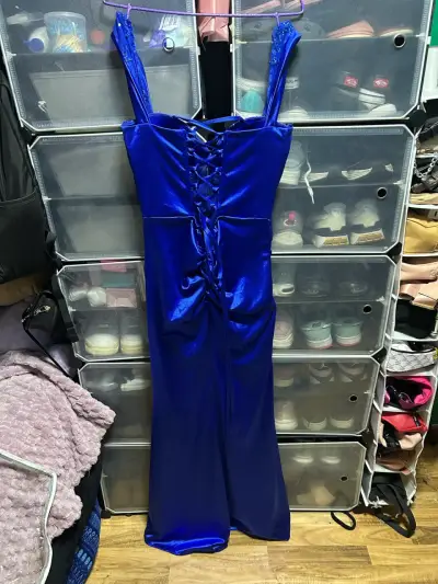 Vestido de noche azul con encaje y corsé - miniatura 2