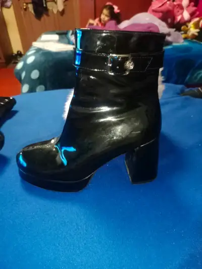 Botines de charol negro con tacón alto - miniatura 1