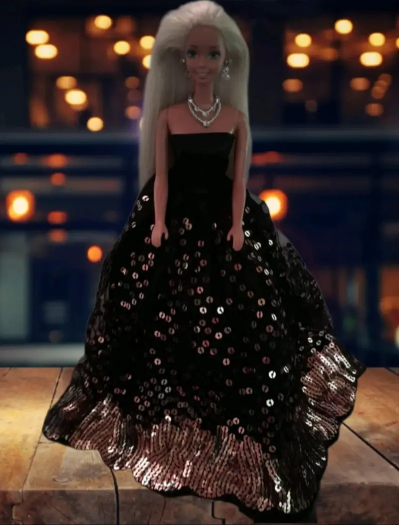 Muñeca de moda con vestidos elegantes - 3