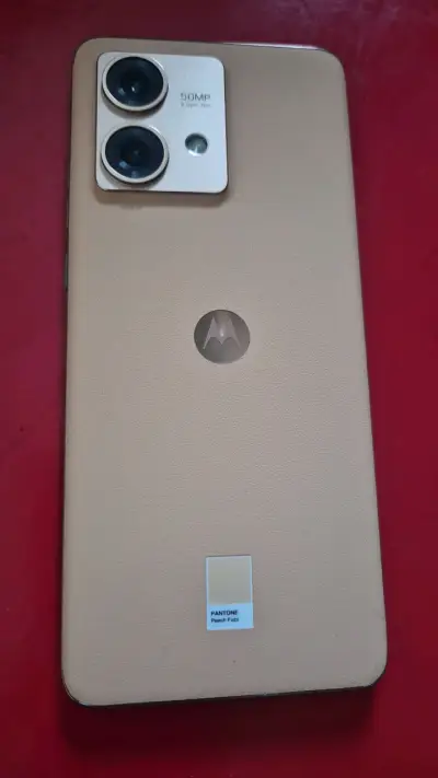Smartphone Motorola Edge 40 Neo Pantone Peach Fuzz - miniatura 2