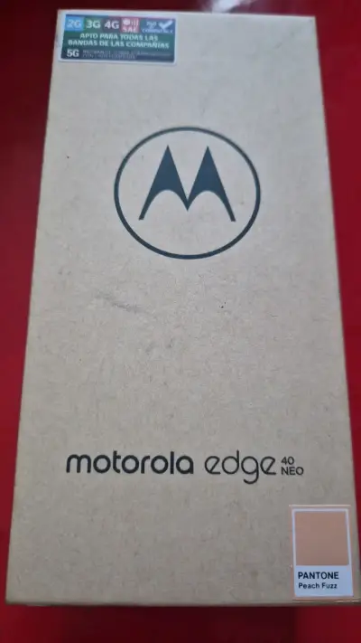 Smartphone Motorola Edge 40 Neo Pantone Peach Fuzz - miniatura 3