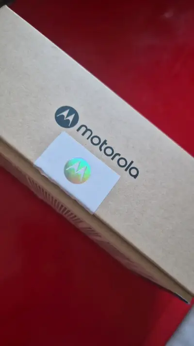Smartphone Motorola Edge 40 Neo Pantone Peach Fuzz - miniatura 4