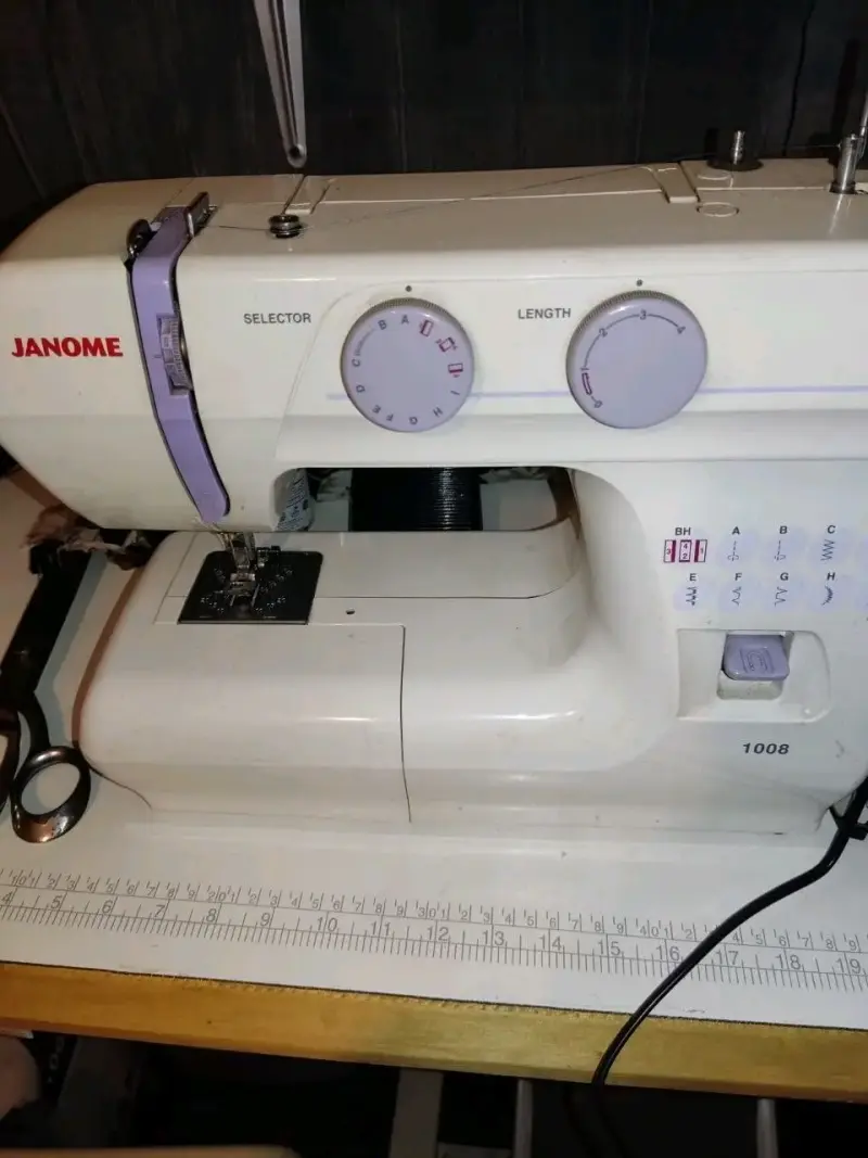 Máquina de Coser Janome 1008 con Selector de Puntadas