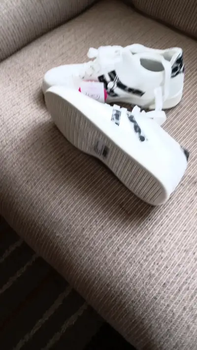 Zapatillas blancas con diseño animal print Azaleia - miniatura 2