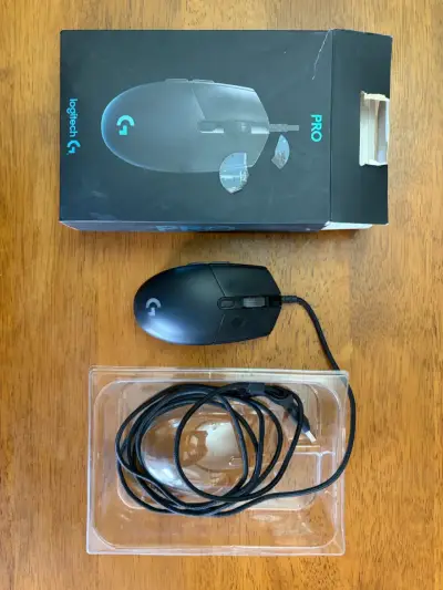 Mouse Gamer Logitech G Pro con Cable - miniatura 1