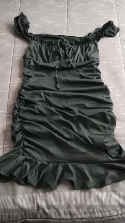 Vestido negro con volantes Shein talla M - miniatura 1