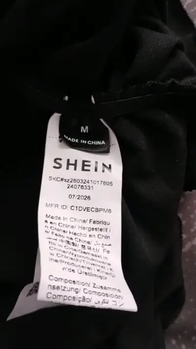 Vestido negro con volantes Shein talla M - miniatura 2