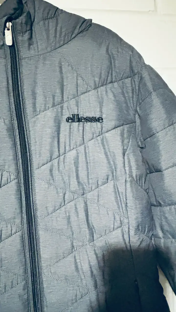 Chaqueta acolchada gris con capucha Ellesse - 2