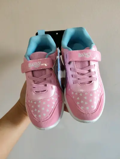 Zapatillas infantiles Bluey rosadas con corazones - miniatura 3