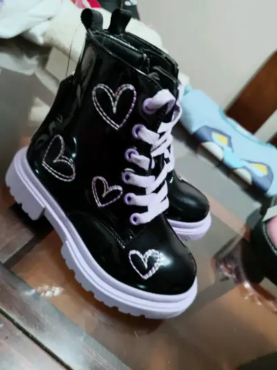 Botas negras - miniatura 1