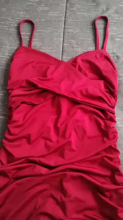 Vestido burdeo ajustado con tirantes - miniatura 2