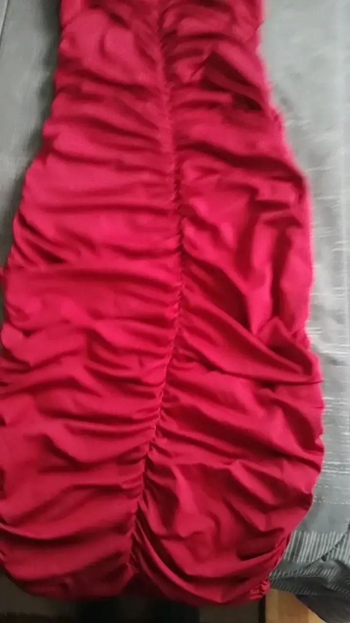 Vestido burdeo ajustado con tirantes - 3