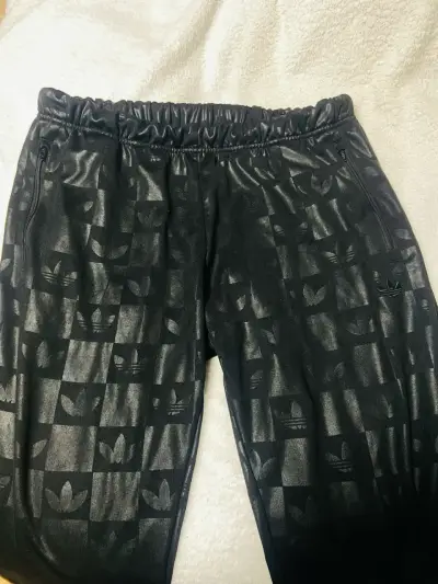 Conjunto deportivo negro Adidas para hombre - miniatura 3