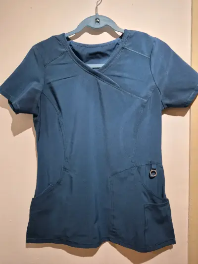 Blusa médica verde petroleo con bolsillos - miniatura 1
