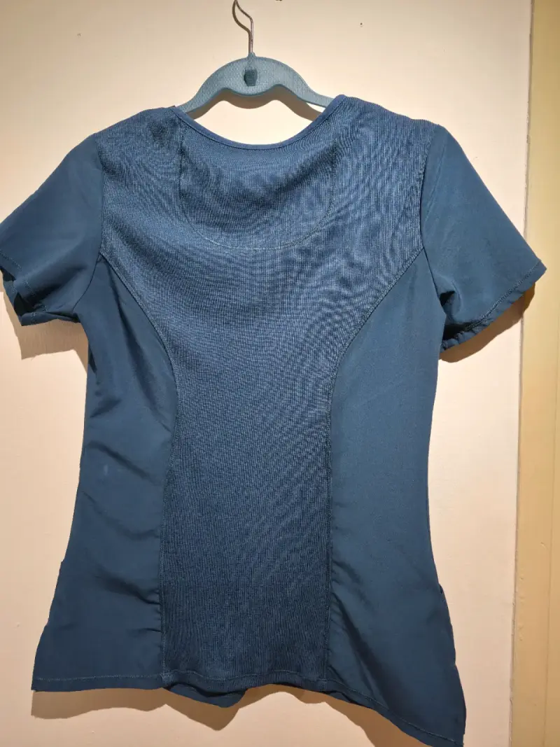 Blusa médica verde petroleo con bolsillos - 2