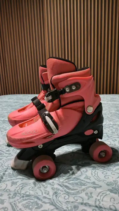 Patines de cuatro ruedas rojos para niños - miniatura 2
