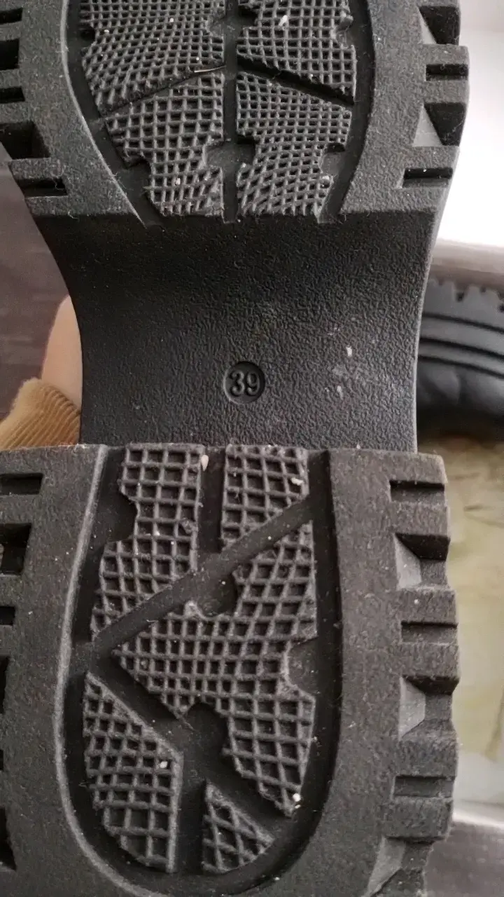 Botas negras con plataforma y hebillas - 3