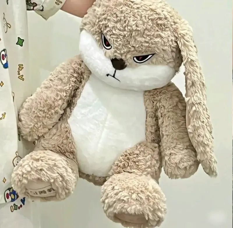 Peluche de conejo marrón con expresión divertida - 2