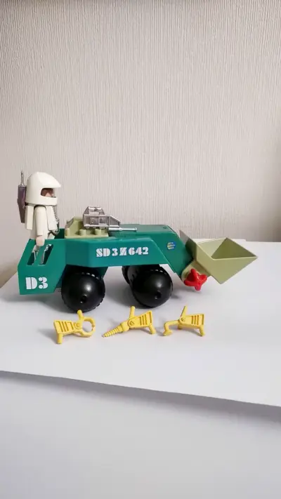 Vehículo espacial Playmobil con figura y accesorios - miniatura 1