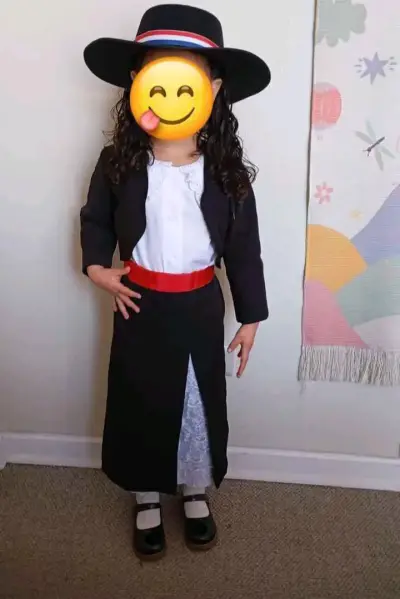 Traje de huasa para niña con sombrero - miniatura 1