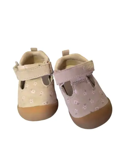 Zapatos de bebé beige con flores Colloky - miniatura 1
