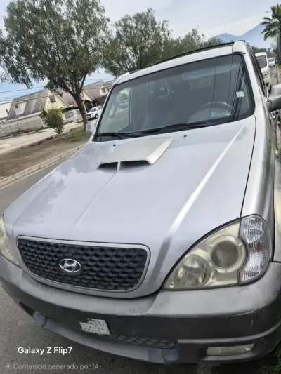 SUV Hyundai Terracan 4WD en buen estado - miniatura 2