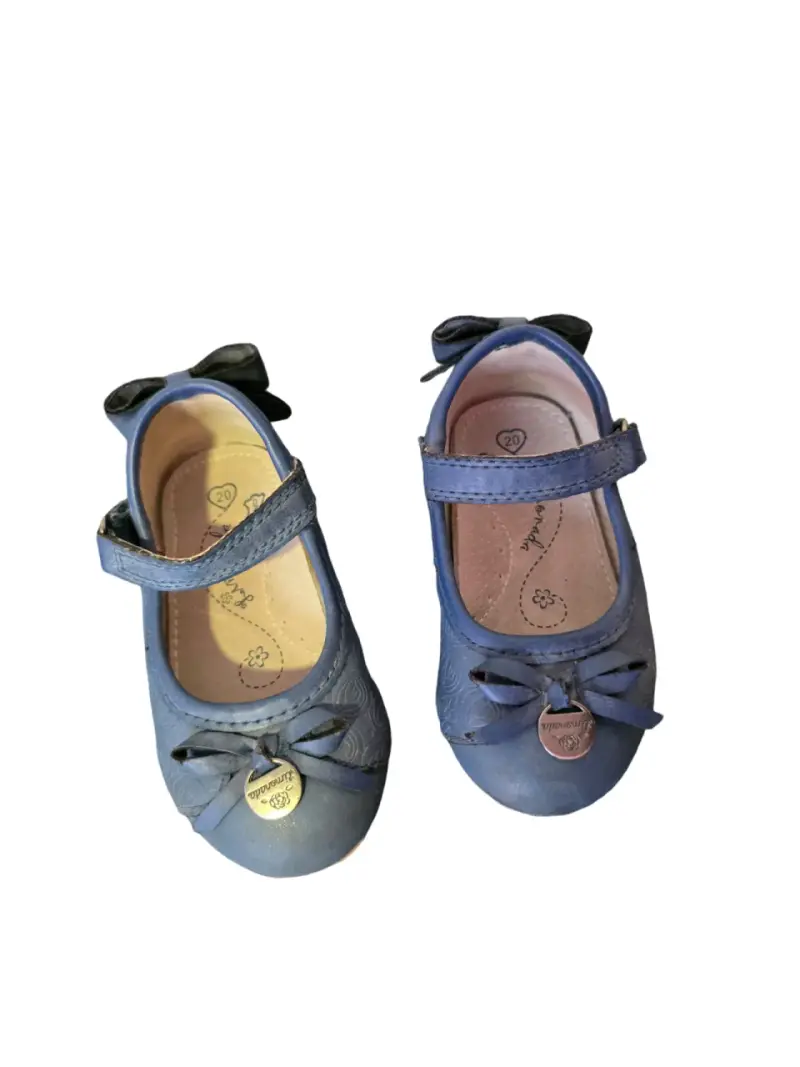 Zapatos de bebé azul con lazo y correa ajustable - 4