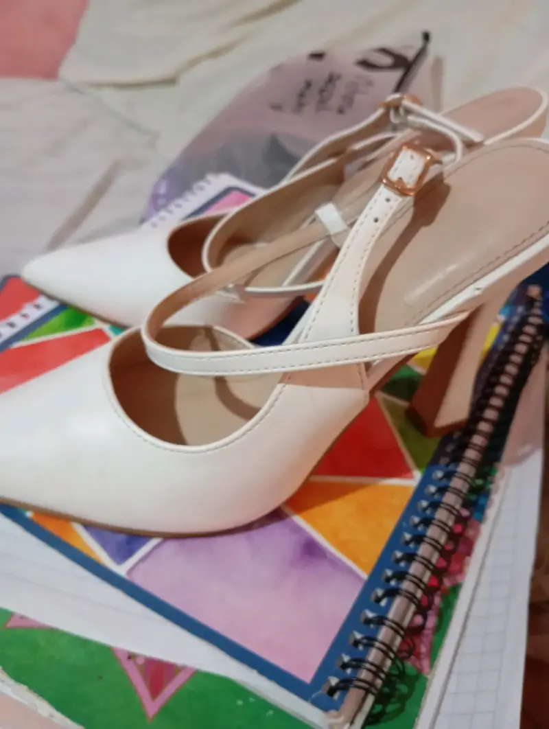Zapatos de tacón blanco con tiras cruzadas - 2