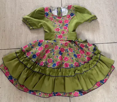 Vestido de niña con flores verde y rosa - miniatura 1