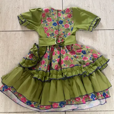 Vestido de niña con flores verde y rosa - miniatura 2