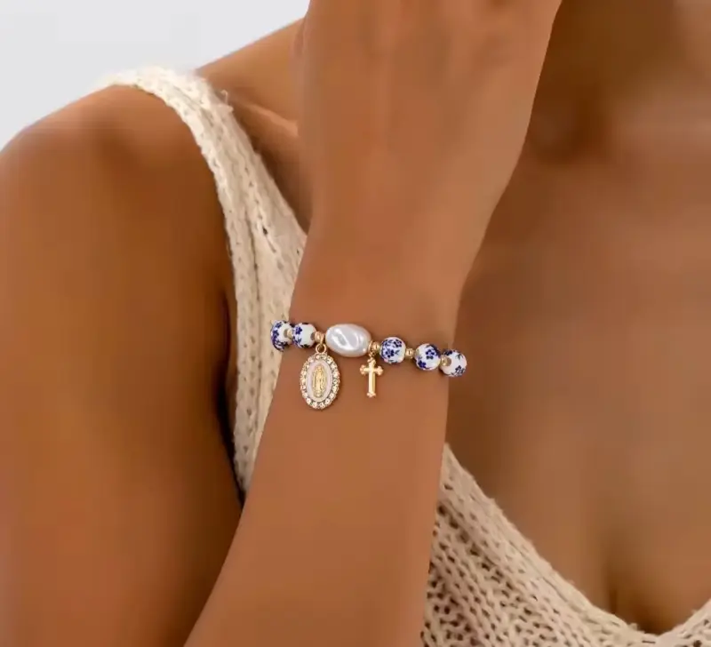 Pulsera de cuentas con medalla y cruz - 2