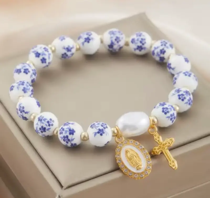 Pulsera de cuentas con medalla y cruz - 3