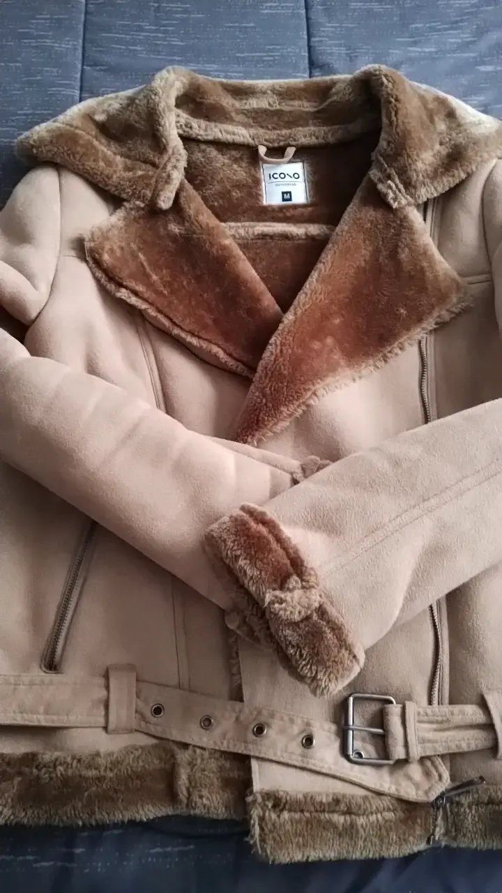 Chaqueta de abrigo beige con forro de piel sintética - 2