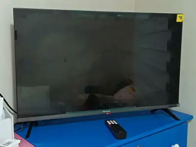 Televisor Smart TV Hisense 32 pulgadas - miniatura 2