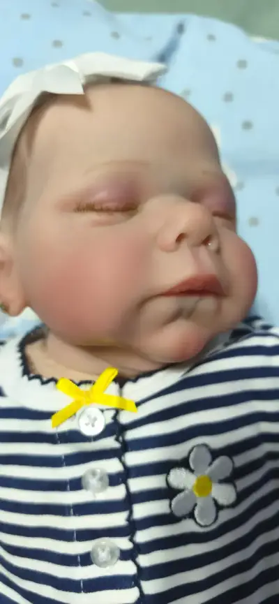 Muñeca Reborn Realista - miniatura 4