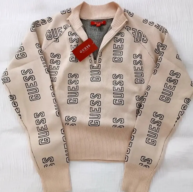 Suéter beige con logo Guess